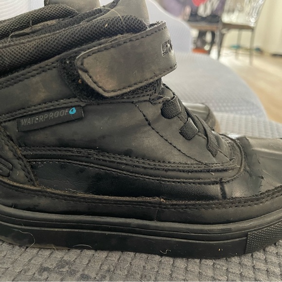 Boys sketchers waterproof shoes. A great alternative to clunky rain boots. - Picture 3 of 3